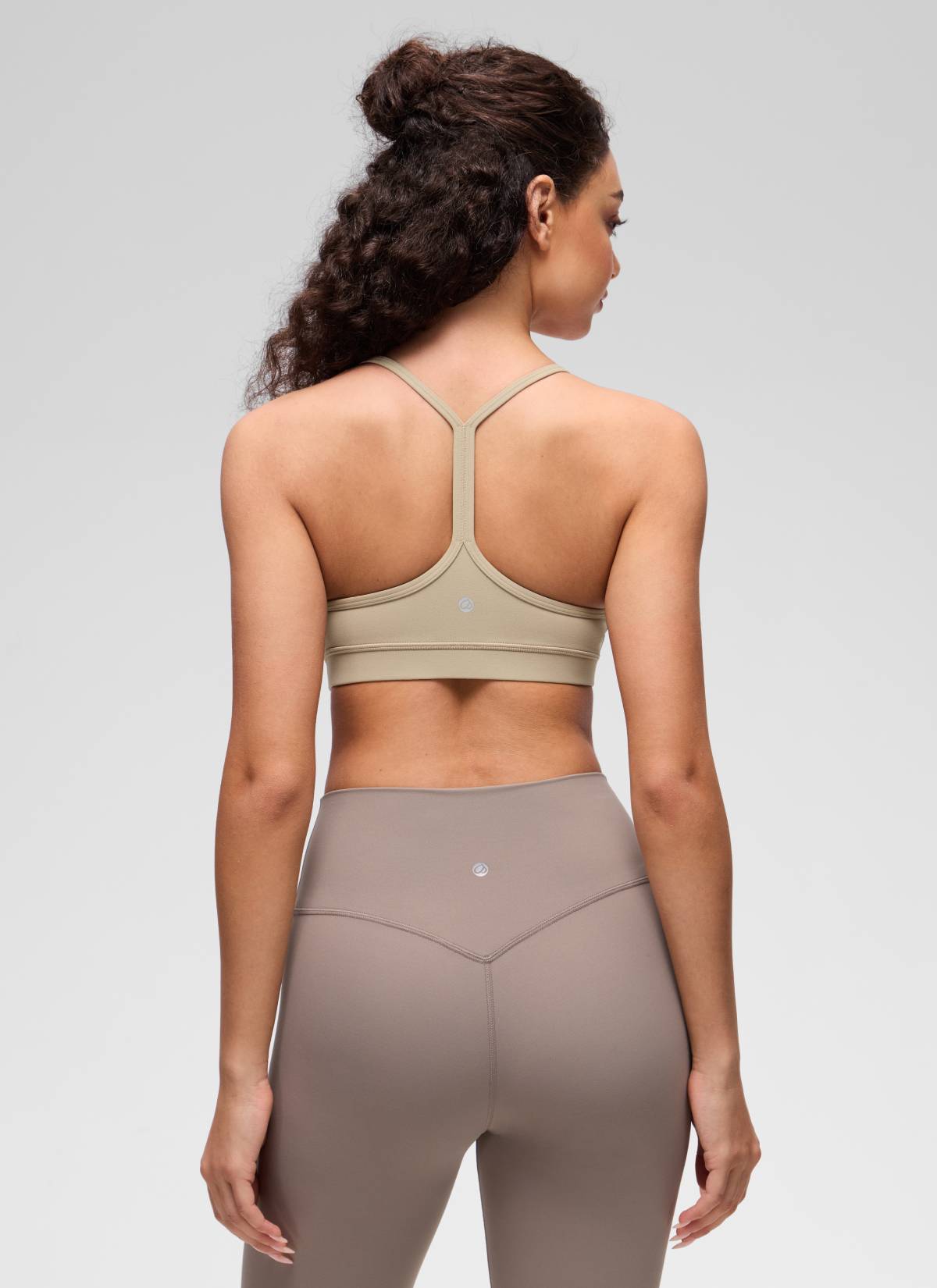 CRZ YOGA – חזיית Butterluxe לנשים " Butterluxe " לתמיכה קלה ביוגה, עם גב בצורת Y, בצבע Oak