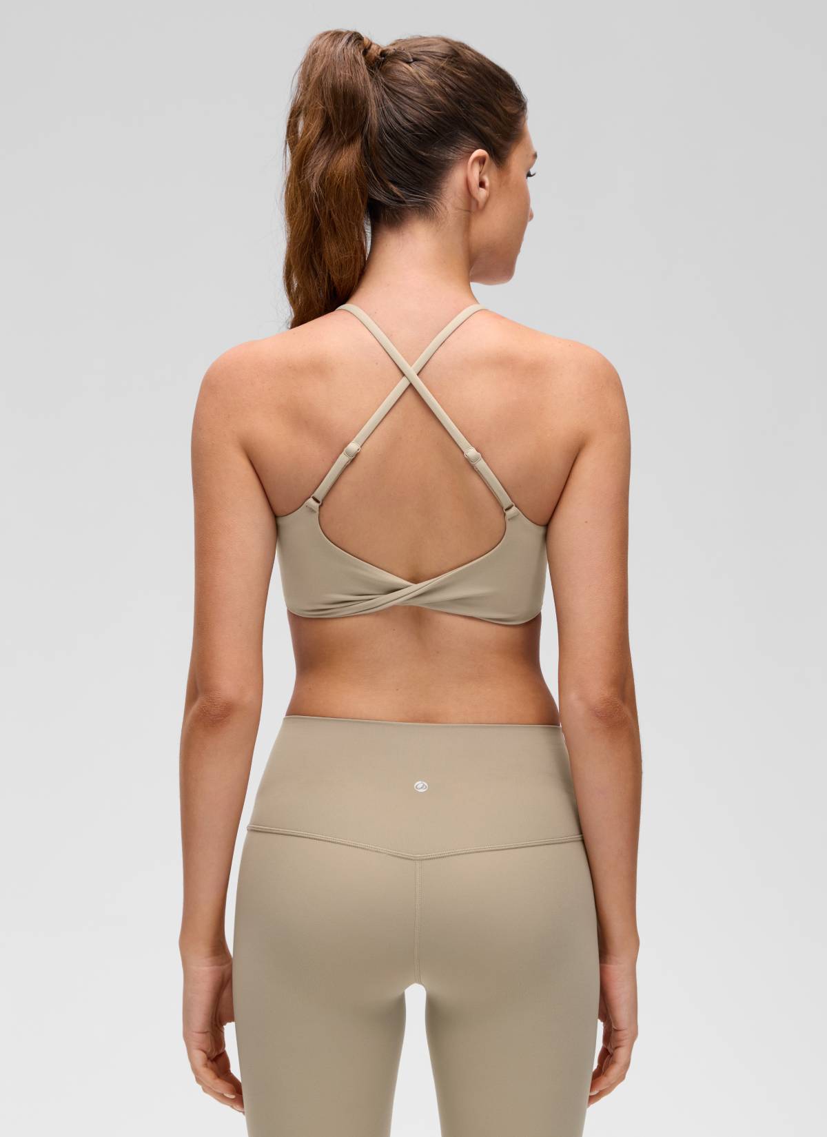 CRZ YOGA – חזיית ספורט לנשים Butterluxe , בד Butterluxe , עם צווארון עגול, טוויסט וגב צולב, בצבע אלון