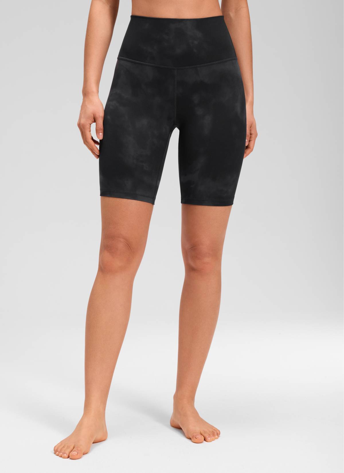 CRZ YOGA – מכנסי יוגה Butterluxe לנשים, בגזרה גבוהה, Butterluxe 8 אינץ', בצבע שחור עם הדפס פרחים בשיטת "טיי-דיי"