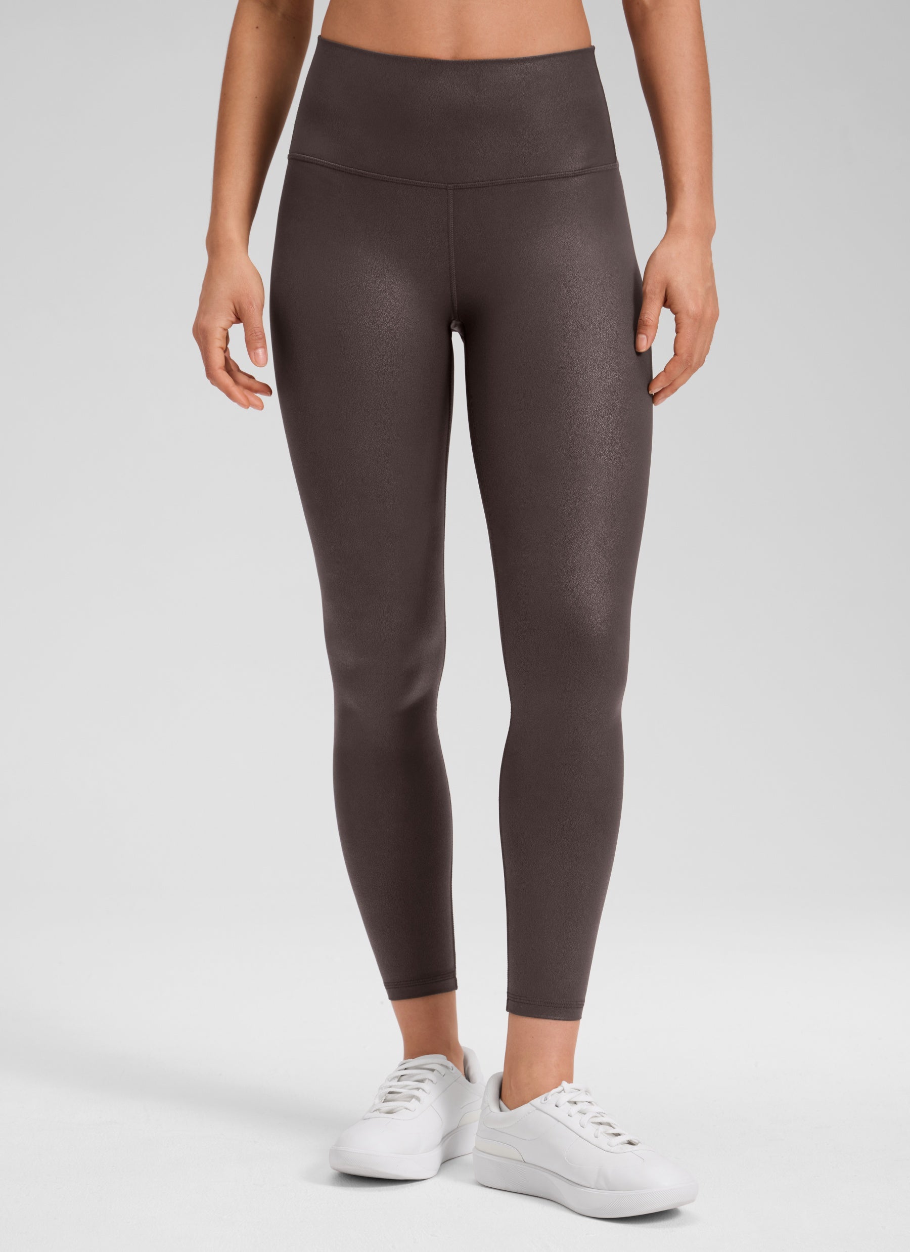 CRZ YOGA – טייץ לנשים מעור מלאכותי Butterluxe , 25 אינץ', בצבע חום שוקולד חם עם דפוס נייר כסף
