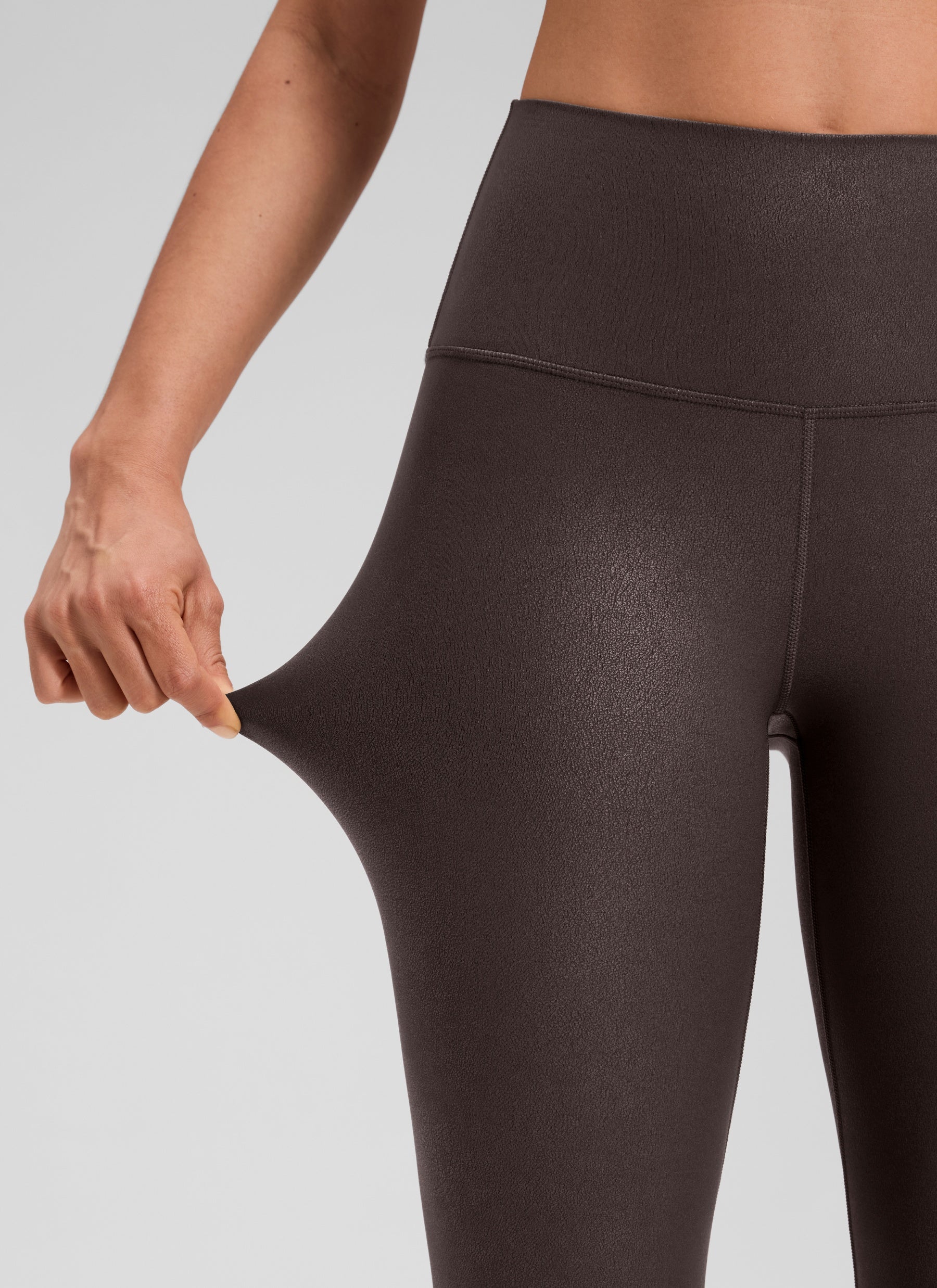CRZ YOGA – טייץ לנשים מעור מלאכותי Butterluxe , 25 אינץ', בצבע חום שוקולד חם עם דפוס נייר כסף