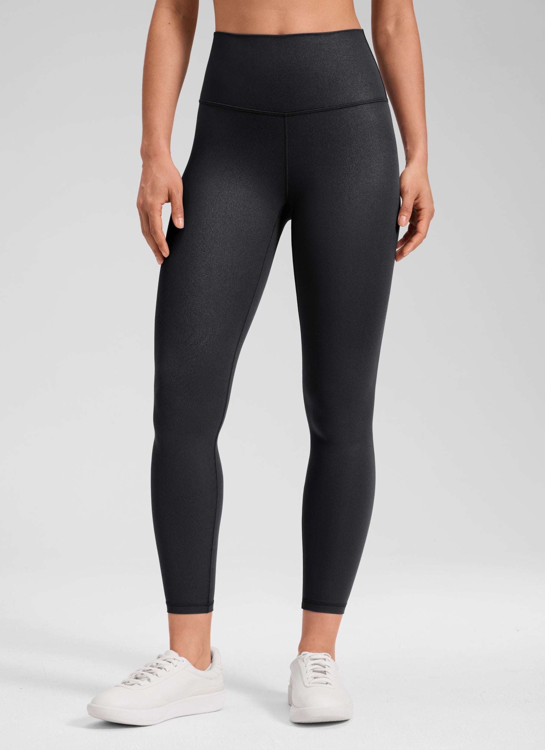CRZ YOGA – טייץ לנשים מעור מלאכותי Butterluxe , 25 אינץ', דפוס נייר כסף שחור