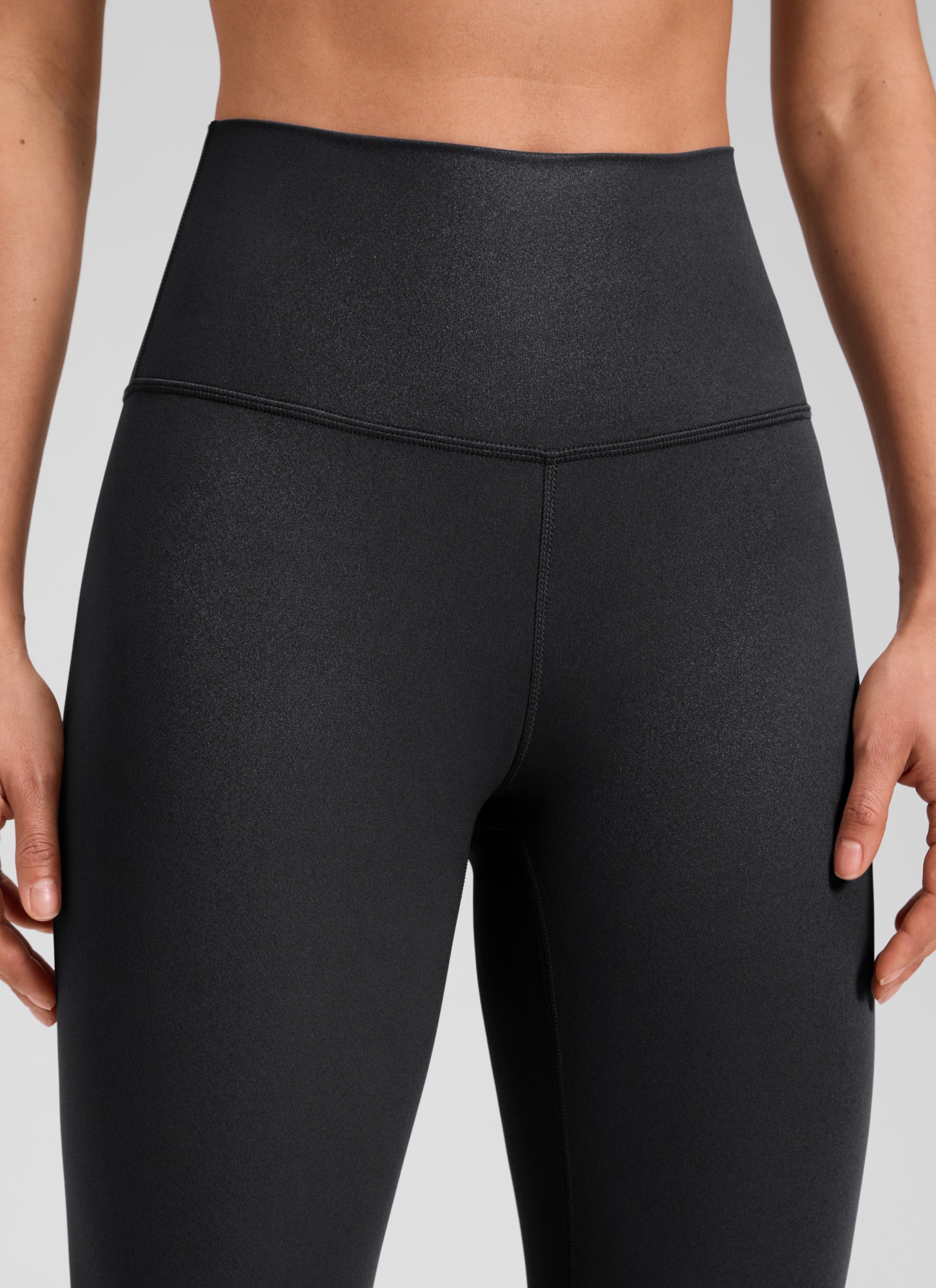 CRZ YOGA – טייץ לנשים מעור מלאכותי Butterluxe , 25 אינץ', דפוס נייר כסף שחור