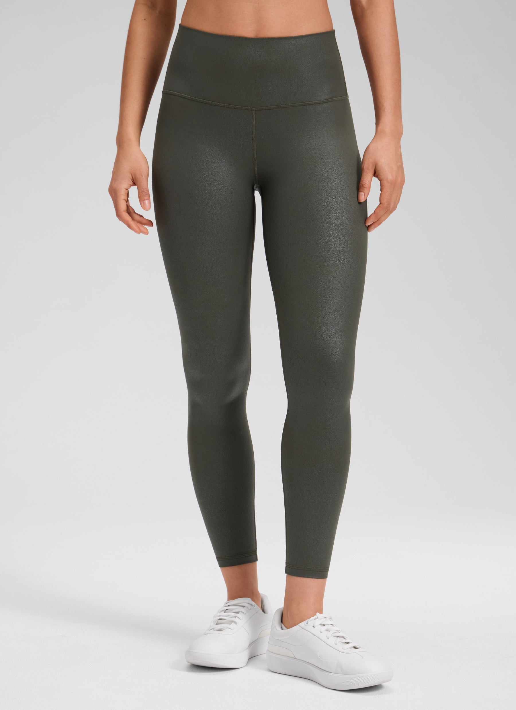 CRZ YOGA – טייץ לנשים מעור מלאכותי Butterluxe , 25 אינץ', בצבע ירוק זית עם דפוס פויל