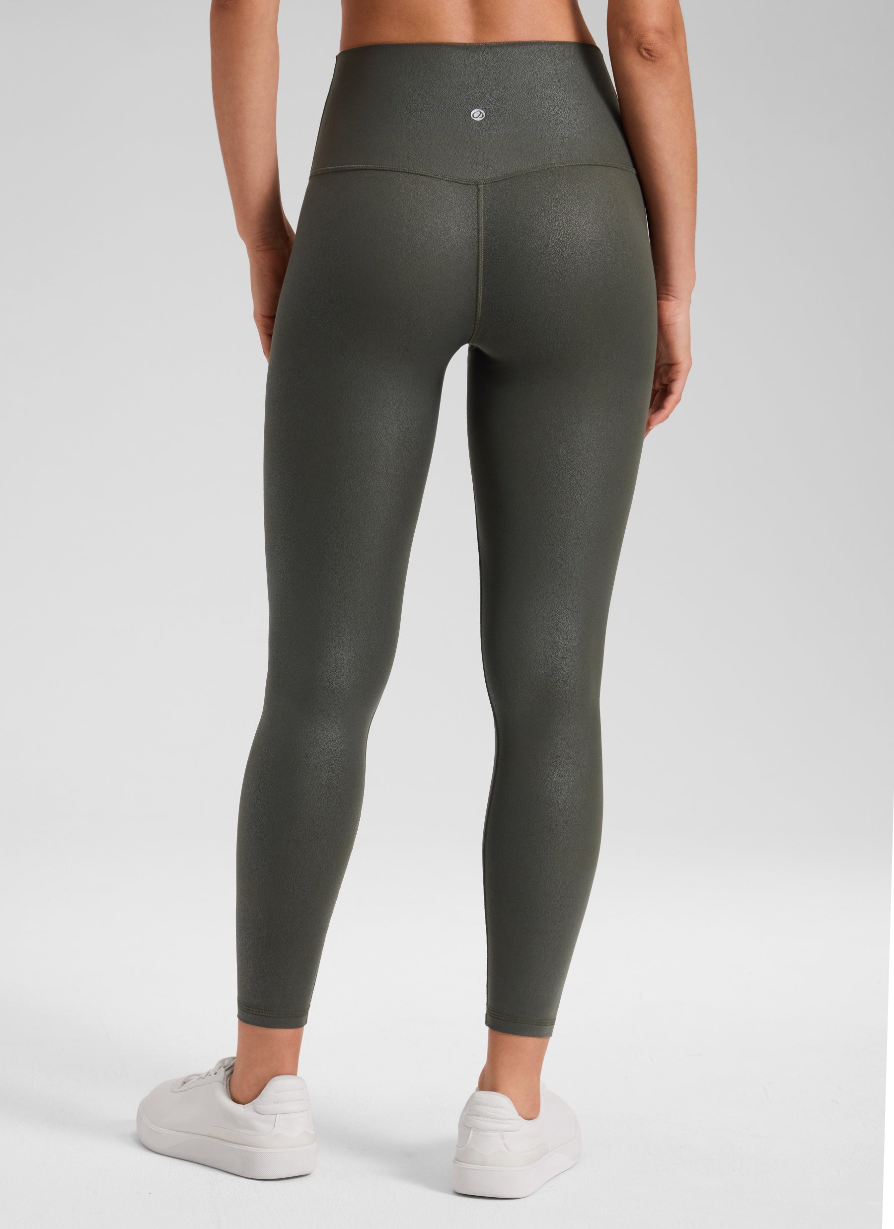 CRZ YOGA – טייץ לנשים מעור מלאכותי Butterluxe , 25 אינץ', בצבע ירוק זית עם דפוס פויל