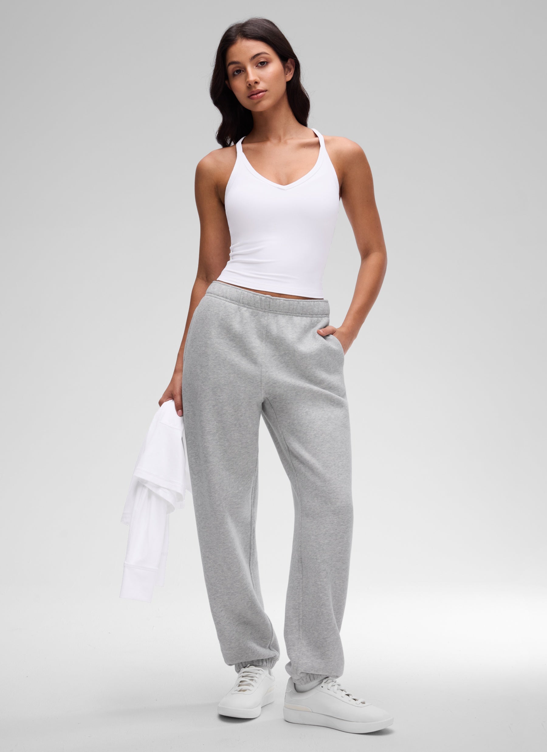 CRZ YOGA גופייה לנשים Butterluxe , עם בטנה כפולה, צווארון V וגב ספורטאי, בצבע לבן