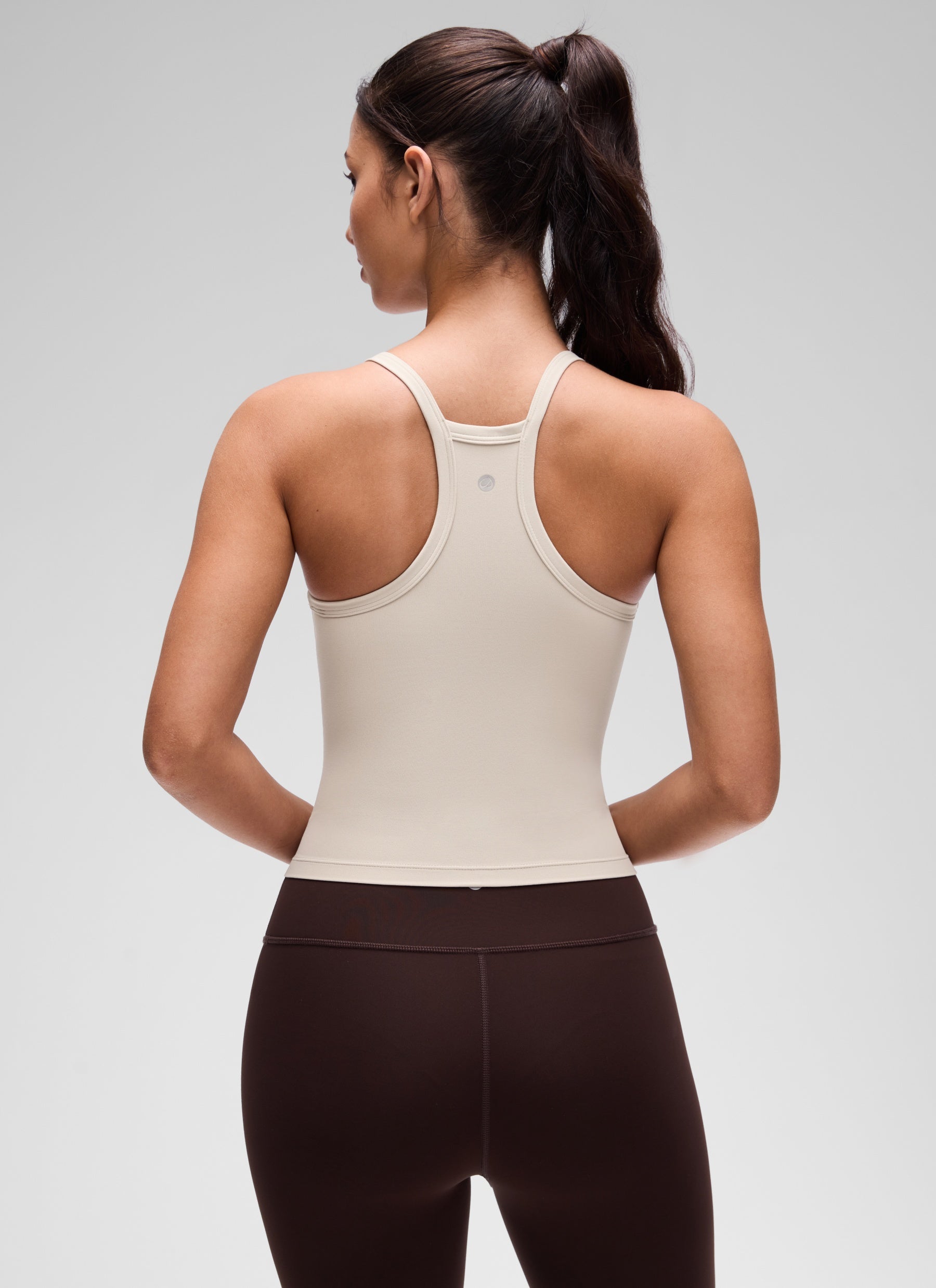 CRZ YOGA – גופיות לנשים Butterluxe , עם בטנה כפולה, צווארון V וגב ספורטאי, בצבע מוהאבי טאן