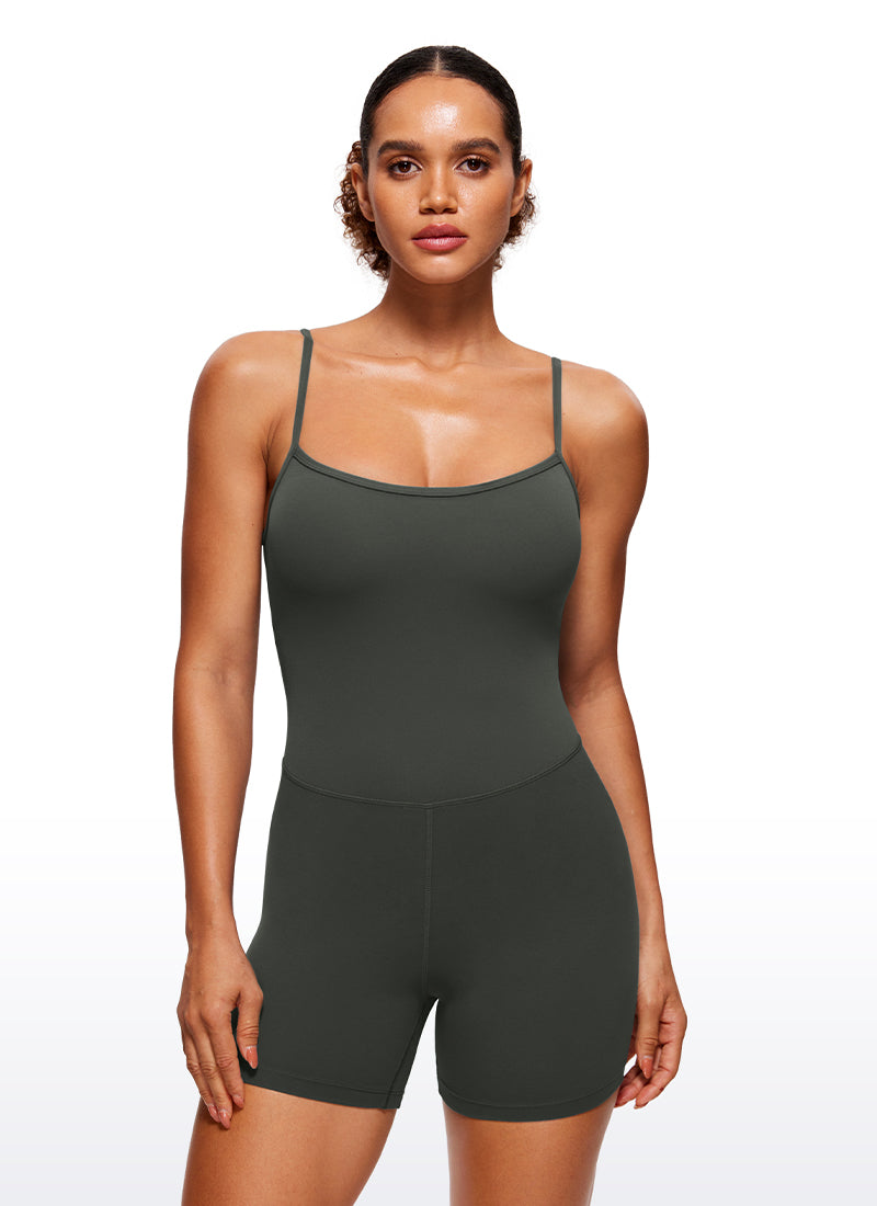 CRZ YOGA – בגד גוף קצר לנשים ליוגה, בגזרה צמודה, בצבע ירוק זית