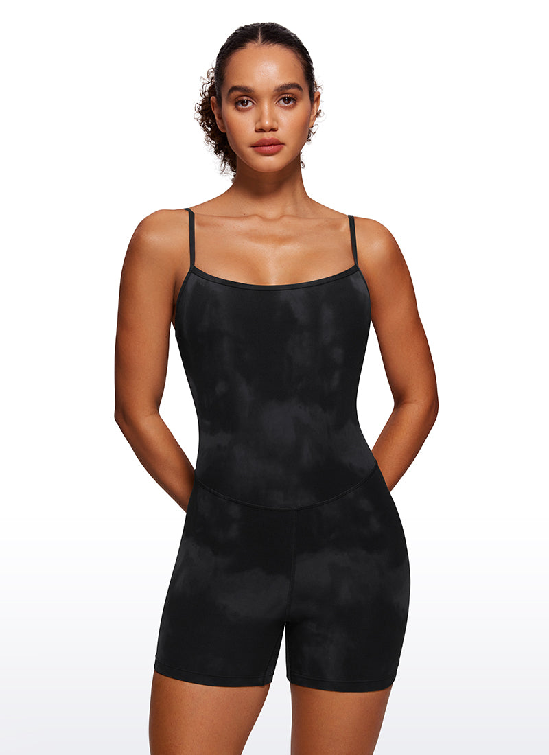 CRZ YOGA – בגד גוף קצר לנשים ליוגה, בגזרה צמודה, עם הדפס פרחים שחור בסגנון טיי-דיי