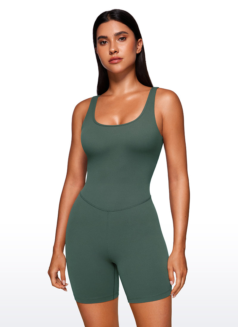 CRZ YOGA – בגד גוף קצר לנשים ליוגה, בגזרה צמודה, בצבע ירוק יער כהה