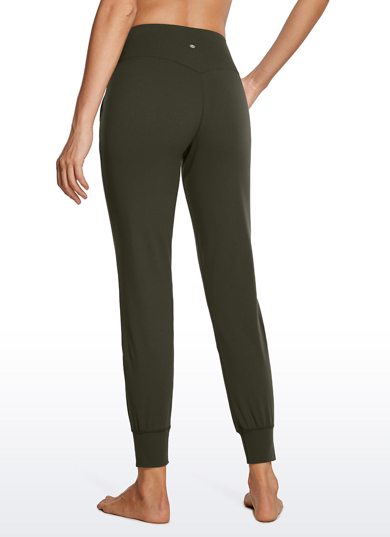 מכנסי ג'וגרס לנשים של CRZ YOGA Butterluxe , בגזרה Butterluxe עם כיסים, 27 אינץ', בצבע טאופ