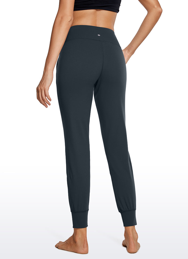 מכנסי ג'וגרס לנשים של CRZ YOGA Butterluxe , בגזרה Butterluxe עם כיסים, 27 אינץ', בצבע ירוק זית